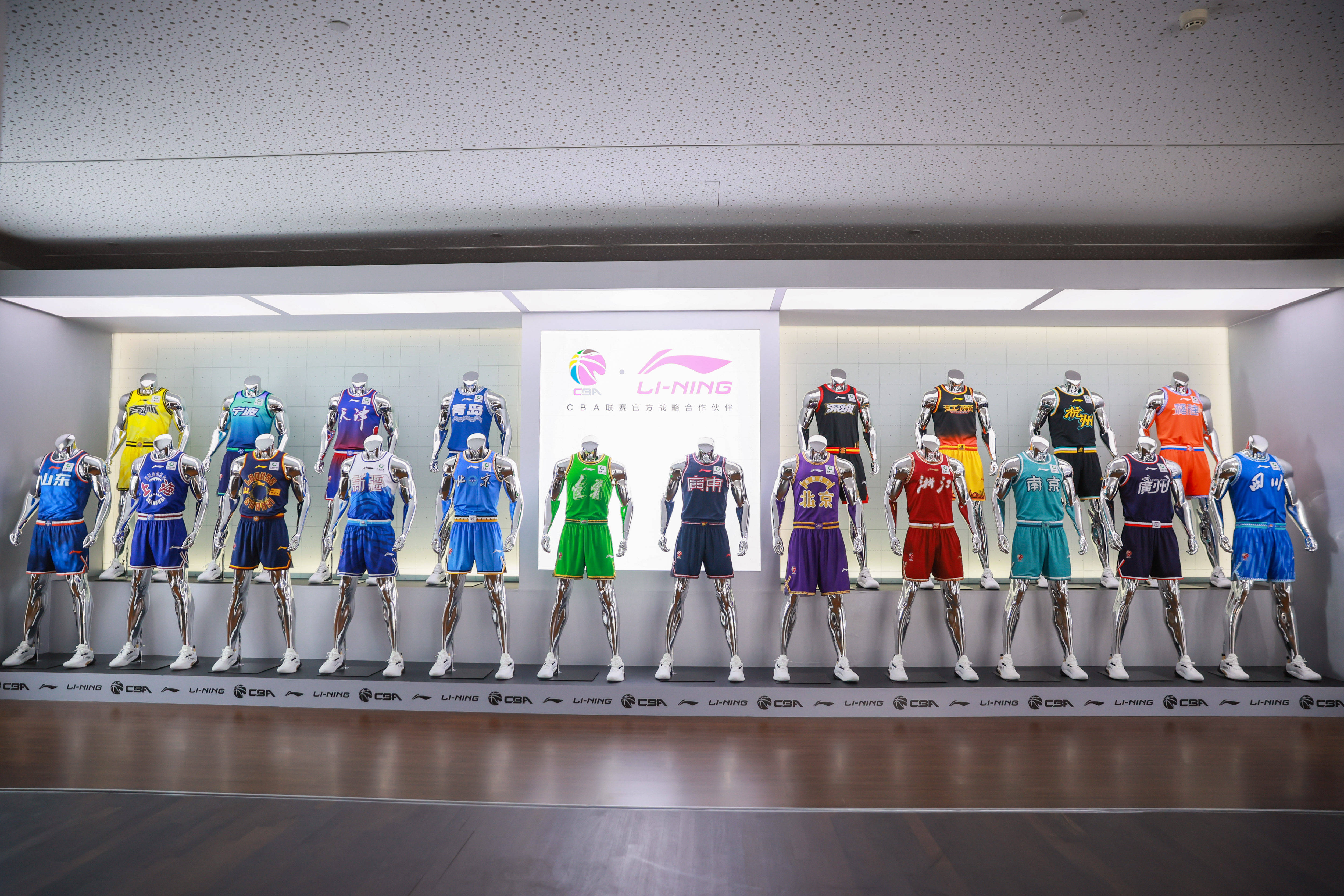 休斯敦火箭内部会议纪要流出：今晨豪取连胜，CBA季后赛使命明确，轮换策略成焦点