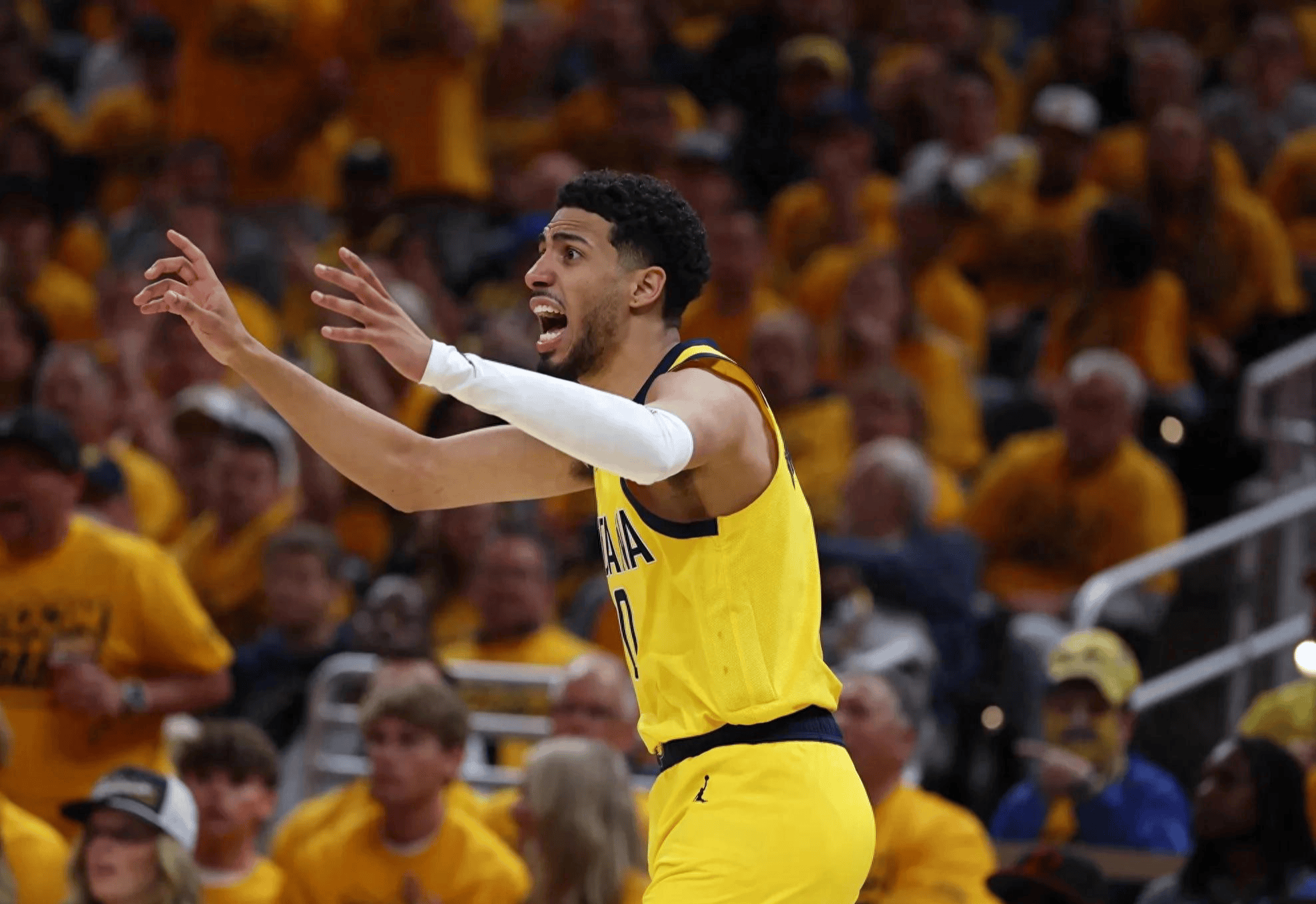 今晚体能课后,里昂官宣签约备战NBA季后赛,媒体盛赞,年轻球员得到机会的简单介绍 今晚体能课后,里昂官宣签约备战NBA季后赛,媒体盛赞,年轻球员得到机会的简单介绍